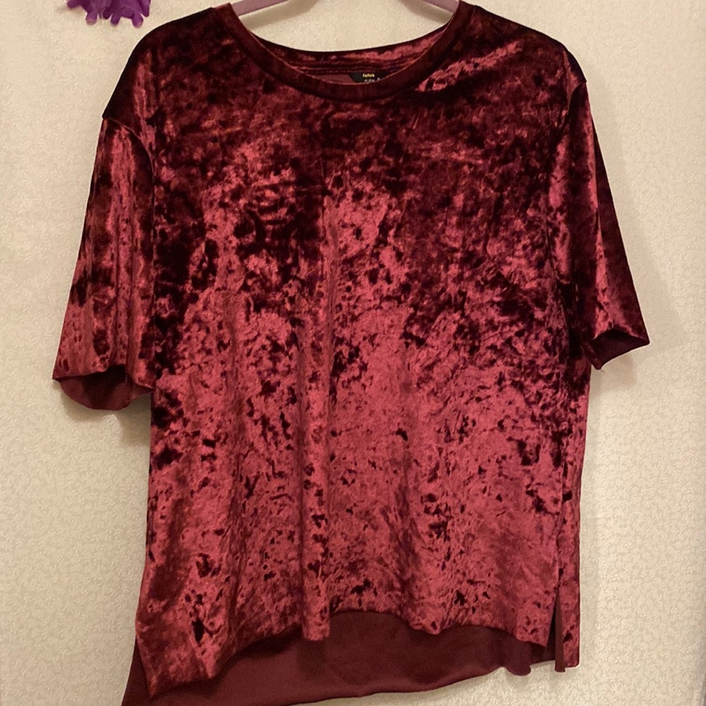 ❤️🔥 4 for $20 Velour cranberry colored top
